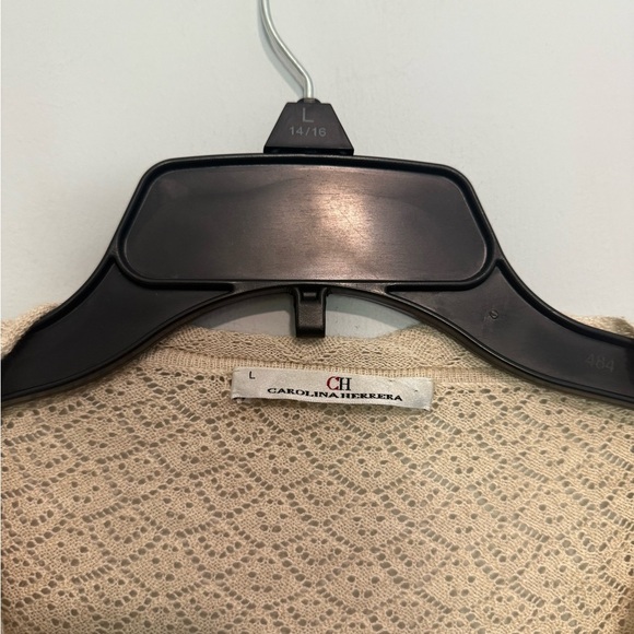 CAROLINA HERRERA Cashmere/Silk Long Sleeve Cardigan Size Large -Missing 1 button - Picture 2 of 6